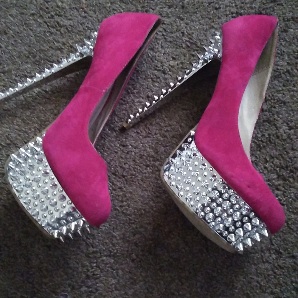 Heels - Picture 3 of 4